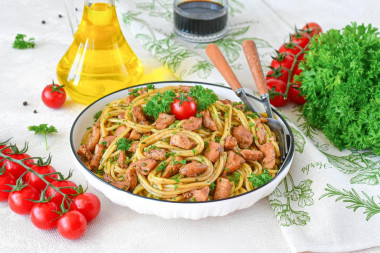 Макароны с соевым соусом и курицей - быстро и вкусно