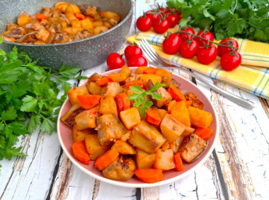Баклажаны с картошкой на сковороде