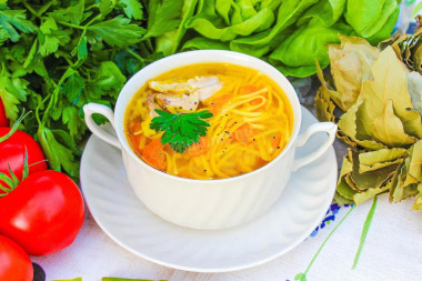 Куриный бульон с лапшой