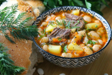 Суп фасолевый с мясом