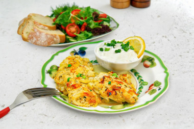 Минтай на сковороде с луком