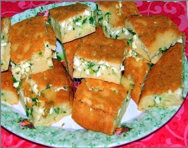 Заливной пирог с зеленым луком и яйцом на майонезе и сметане