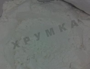 Рецепт - Кетчуп с крахмалом перцем чили и болгарским на зиму - Шаг 8 -  Крахмал развести в холодной воде и влить помешивая тонкой струйкой. Проварить еще 2 минуты и разлить по стерильным банкам, накрыть крышками, остудить и отправить в холодильник. Или простерилизовать банки и хранить при комнатной температуре.