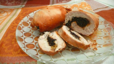 Куриный рулет черносливный