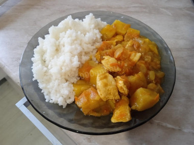 Карри с курицей и рисом