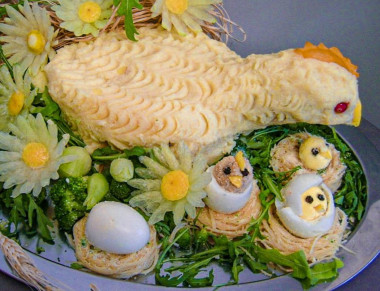 Хохлатка (курочка из картофельного пюре) с цыплятами