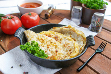 Лаваш с яйцом на сковороде