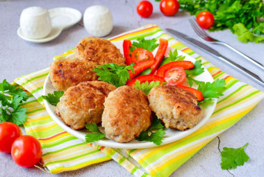 Мясные котлеты из фарша на сковороде
