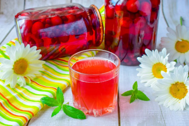 Компот из вишни и смородины на зиму