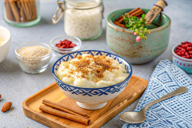 Ризогало греческий рисовый пудинг с корицей