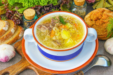 Щи из квашеной капусты с говядиной