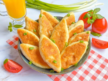 Воздушные пирожки на кефире на сковороде