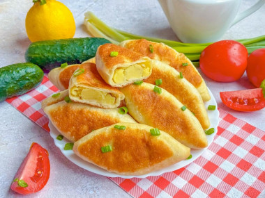 Воздушные пирожки на кефире на сковороде