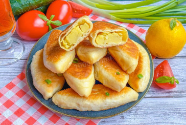 Воздушные пирожки на кефире на сковороде