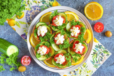 Тарталетки с творожным сыром огурцом и рыбой