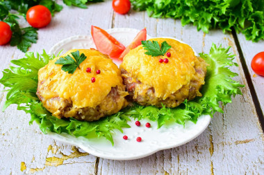 Стожки из фарша в духовке с сыром и картошкой