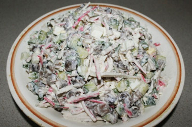 Салат с крабовыми палочками, огурцами и шампиньонами