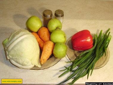 Рецепт - Сырой капустный салат с яблоками морковью и зеленым луком - Шаг 1 - Берем продукты по списку.