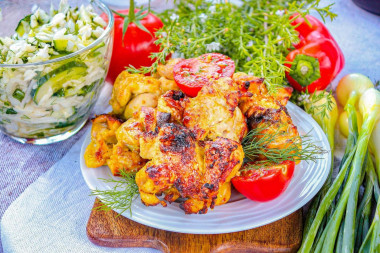 Сочный шашлык из курицы на мангале