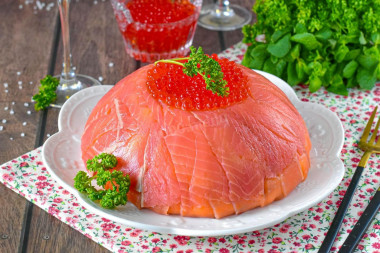 Закусочный торт с красной рыбой