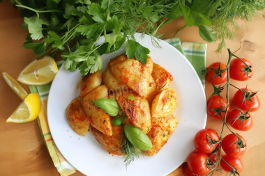 Молодая картошка в духовке дольками