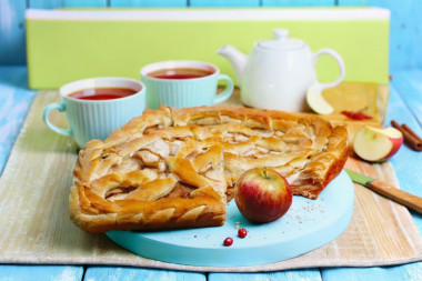 Яблочный пирог на противне на дрожжах постный