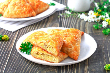 Самса с картошкой из слоеного теста