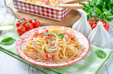 Паста с фетой и помидорами черри