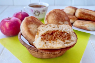 Пышные и мягкие пирожки на кефире как пух на сковороде