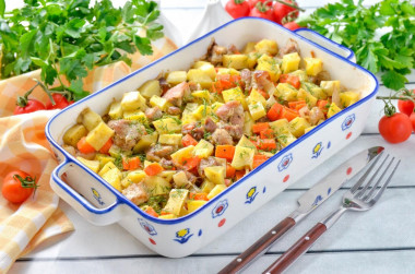 Картошка с мясом и луком в духовке