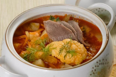 Суп из говяжьего языка с цветной капустой и фасолью