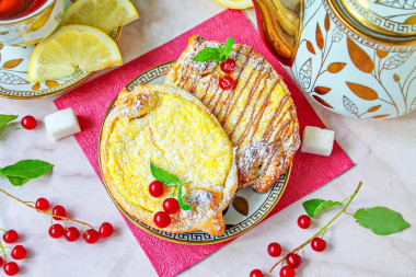 Ватрушки с творогом из слоеного теста