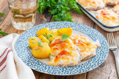 Свиная отбивная в духовке с сыром