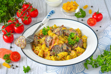 Куриная печень с макаронами