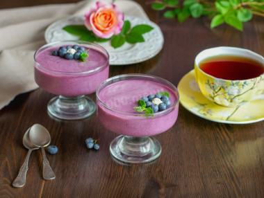 Сметанное желе с черникой