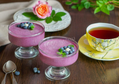 Сметанное желе с черникой