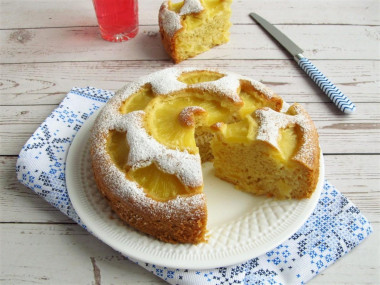 Пирог с консервированными ананасами в духовке