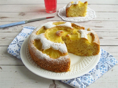 Пирог с консервированными ананасами в духовке