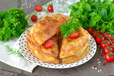 Хрустящие и сочные чебуреки из свинины