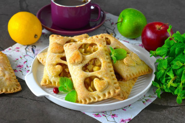 Слойки в аэрогриле из слоеного теста с яблоками