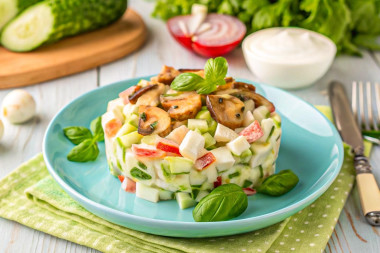 Салат с крабовыми палочками и грибами