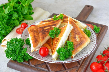 Конвертики из лаваша с творогом сыром и зеленью