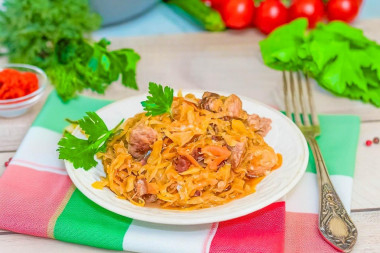 Солянка из квашеной капусты с мясом