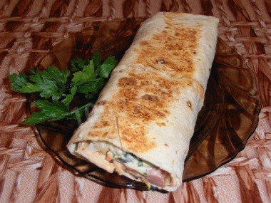Шаурма в лаваше с огурцами