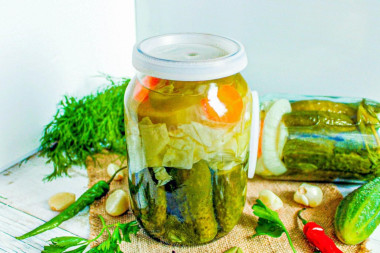 Ассорти на зиму с капустой и огурцами