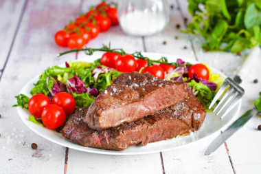 Стейк рибай на сковороде