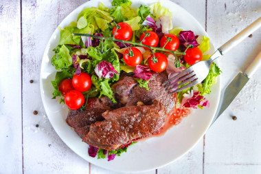 Стейк рибай на сковороде