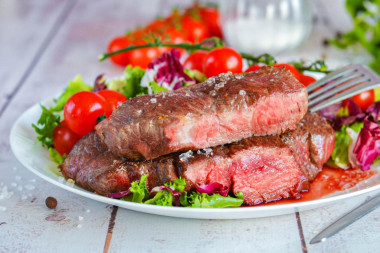 Стейк рибай на сковороде