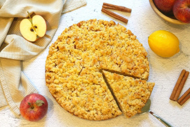 Песочный пирог с яблоками в духовке