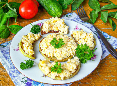 Кабачки с сыром на сковороде с чесноком